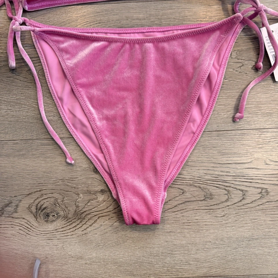 NUEVO CON ETIQUETAS LA Hearts Bikini Rosa Terciopelo Conjunto Talla M Parte Superior e Inferior XL Corbata Descarada Salina Foto 3 de 4