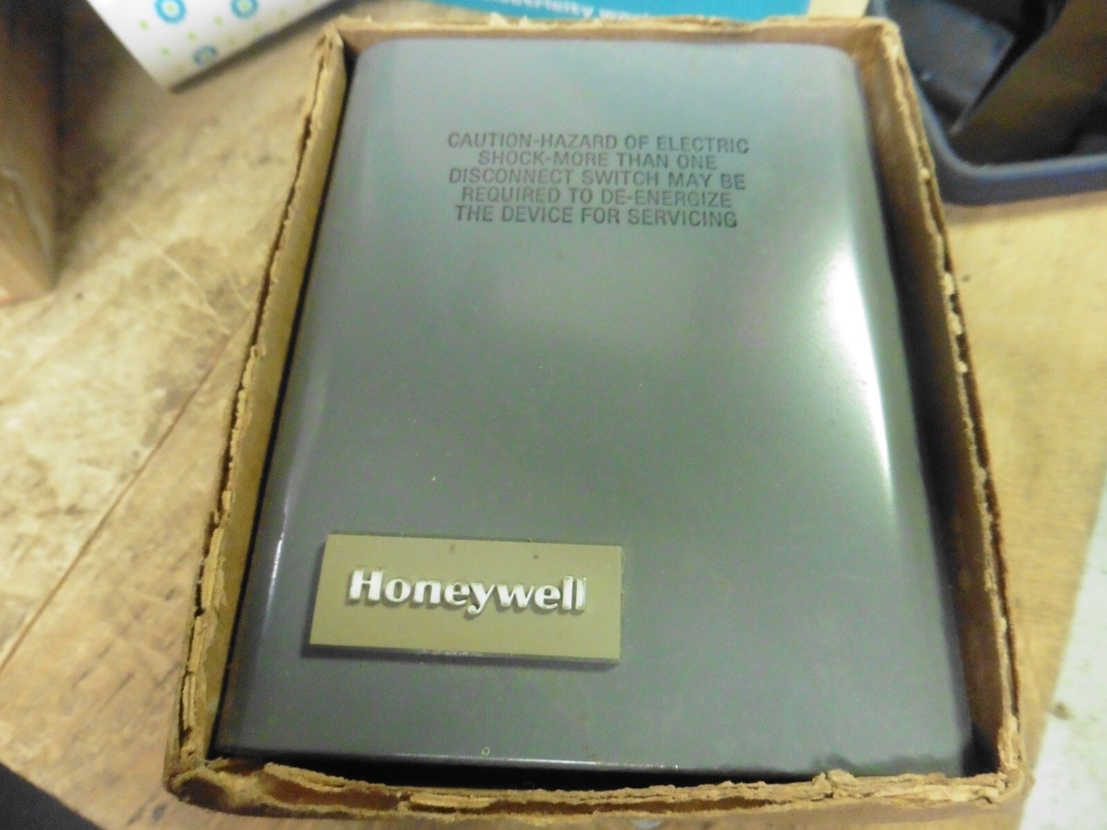 New Honeywell R882B 1008 2 relay 2 wire 24 volt SPDT H type 50/60 cycle 24 volt