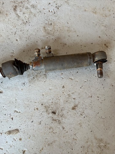 RE45885 R113761 RE46000 R114383 RE45996 Steering Cylinder And Tie Rod End Assy. - Picture 3 of 7
