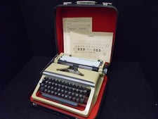 President Super Deluxe Suitcase Typewriter Rarity, Beige. #L-275 thumbnail