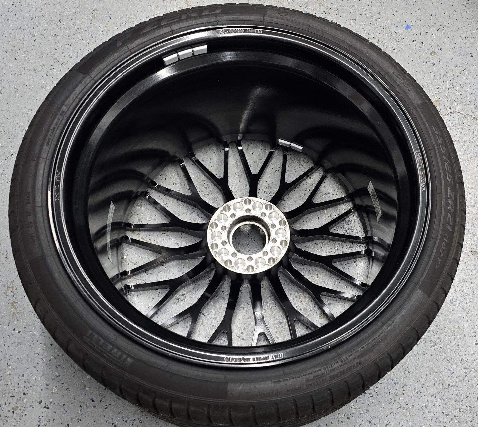LAMBORGHINI Aventador SV SVJ Rear Dianthus Black Wheel 470601017AG Rim 470601017