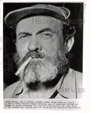 1959 Press Photo One of Fidel Castro's Cuban soldiers poses for snapshot