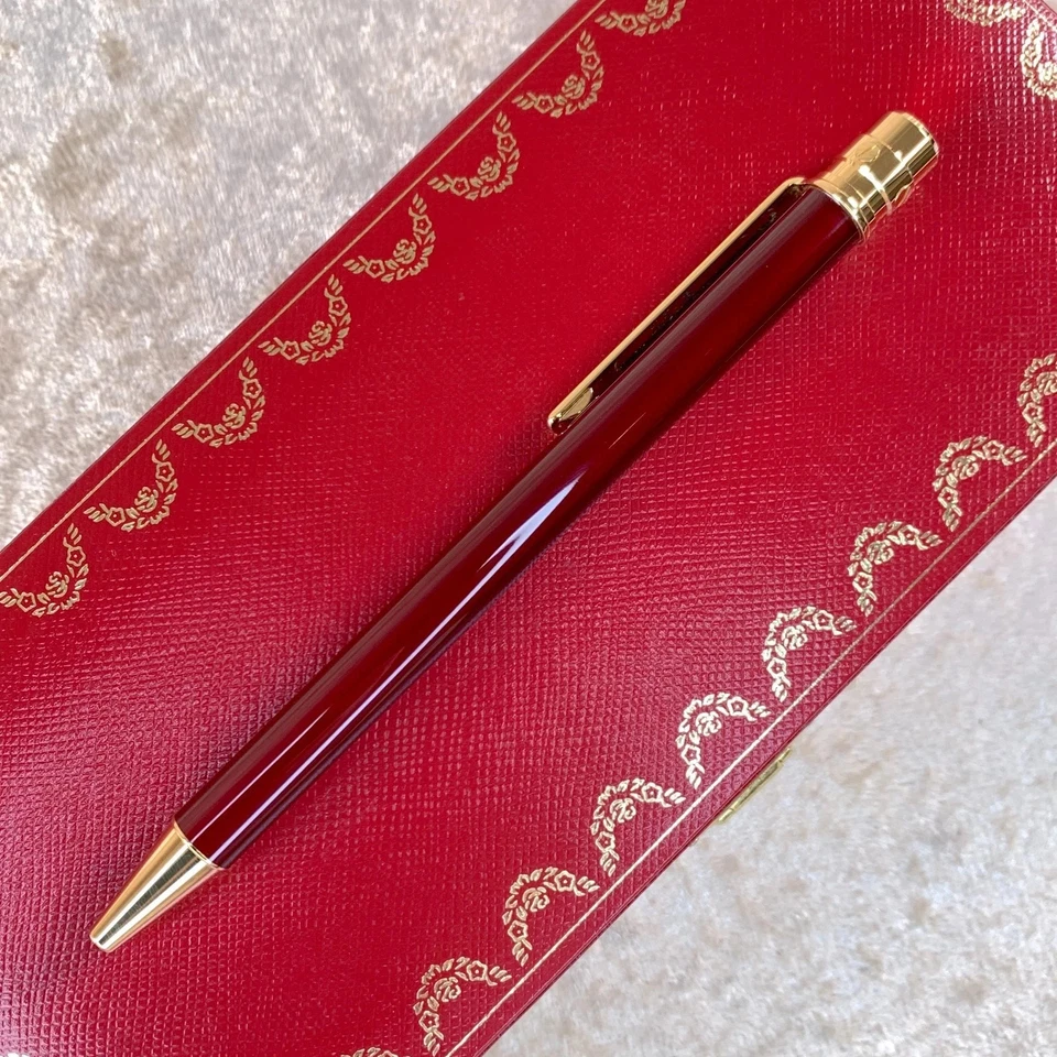 Santos DE CARTIER 波尔多漆面 18K 金色成品圆珠笔 — 第 3/4 张图片