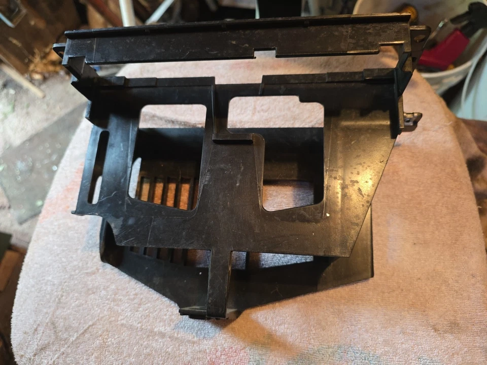 Componente de carcasa de control estéreo/climático de consola central BMW 328CI 99-06 Foto 3 de 4