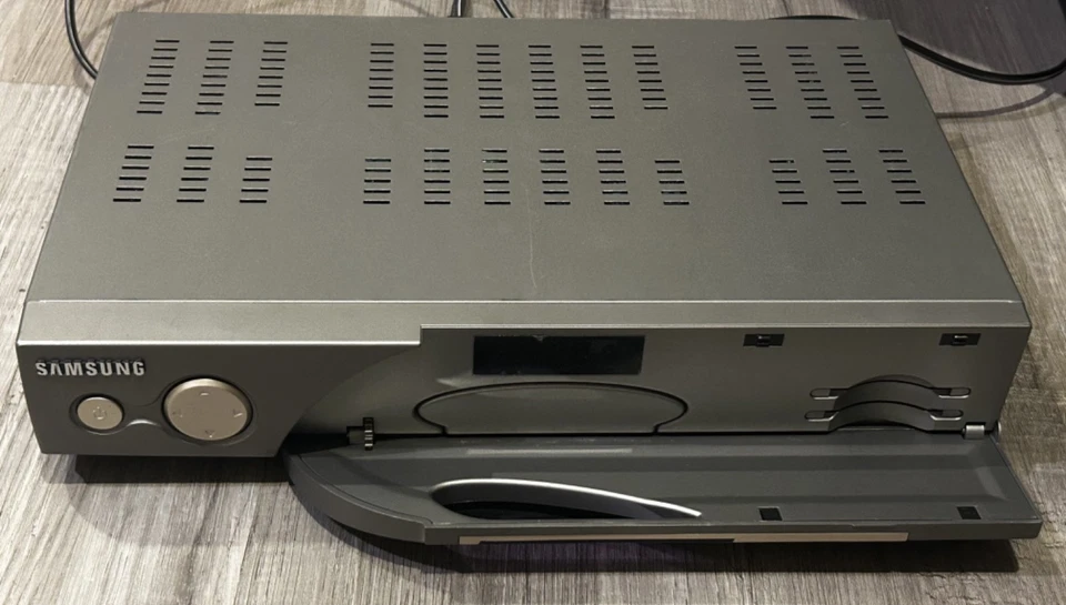 Samsung Digital Satellite Receiver DVB DSR 3700 - Image 2 of 4