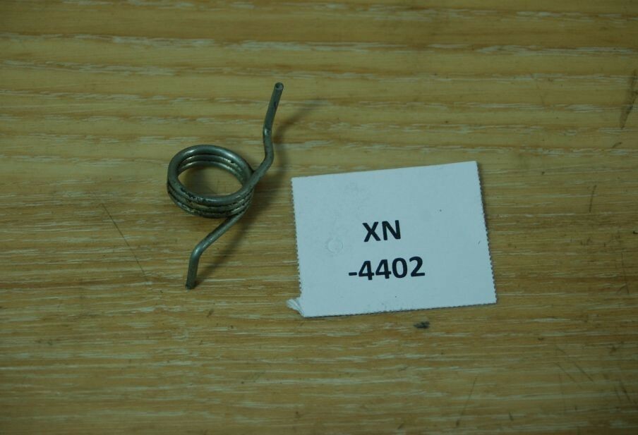 Yamaha XVS11 90508-18696-00 SPRING,TORSION Genuine NEU NOS xn4402