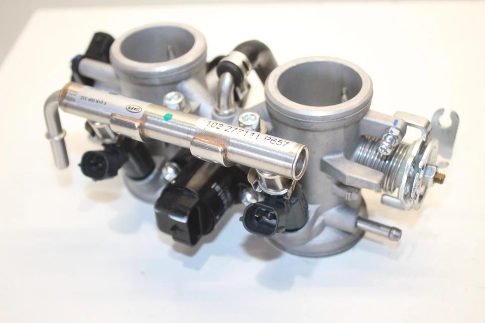 Cuerpo del acelerador CF MOTO 650NK 2022 2023 con inyectores OEM Foto 3 de 4