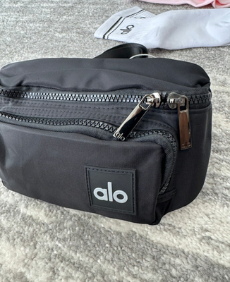 Authentic Alo Yoga 2025 Explorer Belt Bag Black – Waist Crossbody