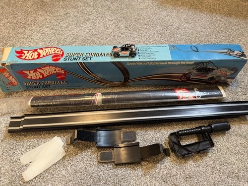 Original Redlines  / 1975 Super Chromes Stunt Set with Rock Buster (NM)