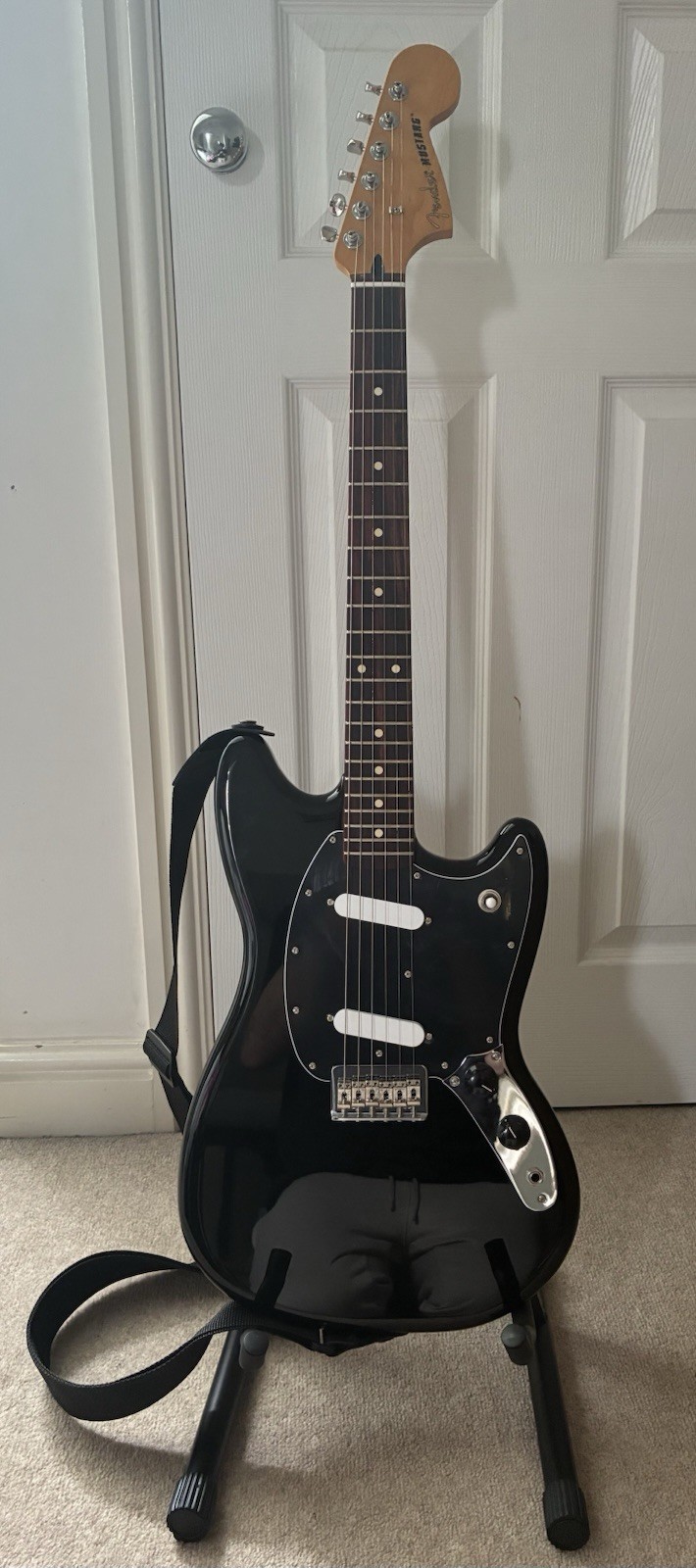 Fender Player II Mustang Electric Guitar Black, Rosewood with Hardcase