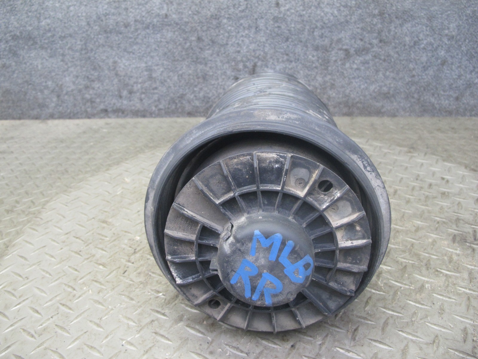 Maserati Levante 2017-2020 REAR+RIGHT Air spring