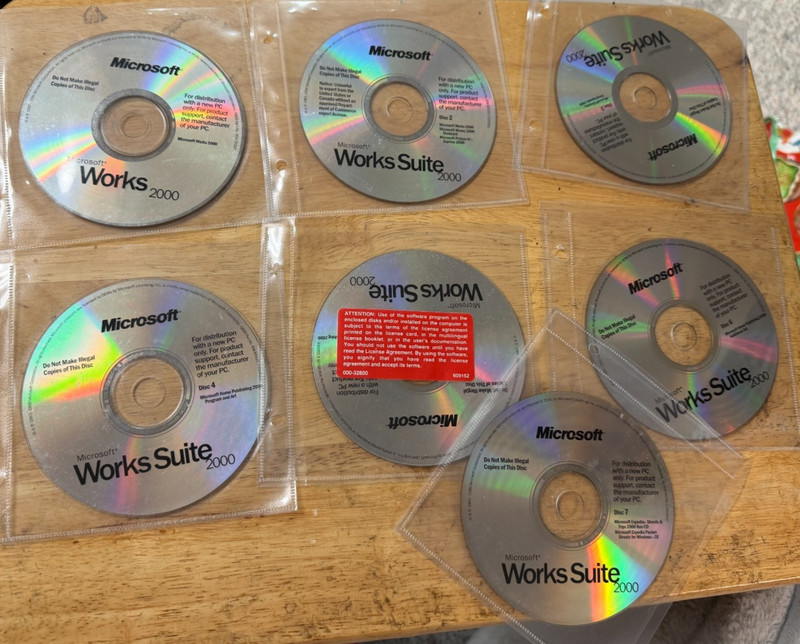 Microsoft Works Suite 2000 all 7 discs