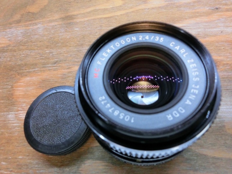 【C7117】Carl Zeiss Jena DDR Flektogon 2,8 Carl Zeiss Jena DDR Flektogon 35mm F/2.8 Close Focus | LENS-DB.COM