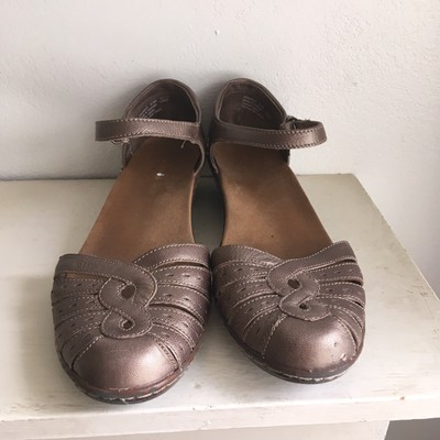 clarks kitten heel sandals