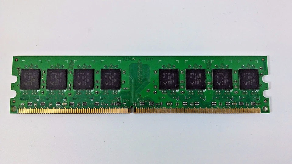 Hynix 1GB DDR SDRAM PC Memory Card HYS64T128020HU-3S-B 2RX8 PC2-5300U-555-12-EO - Image 2 of 3