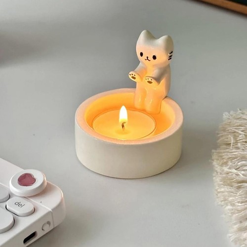Adorable Kitten Candle Holder – Creative Aromatherapy Cat Candlestick Decoration - Picture 3 of 18