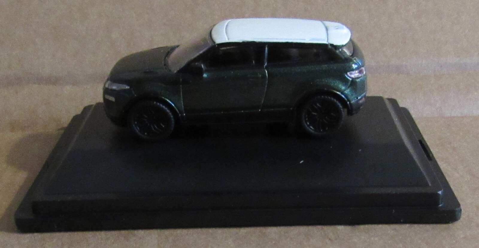 OXFORD DIECAST RANGE ROVER EVOQUE COUPE AINTREE GREEN (FACELIFT) 1:76 SCALE CAR