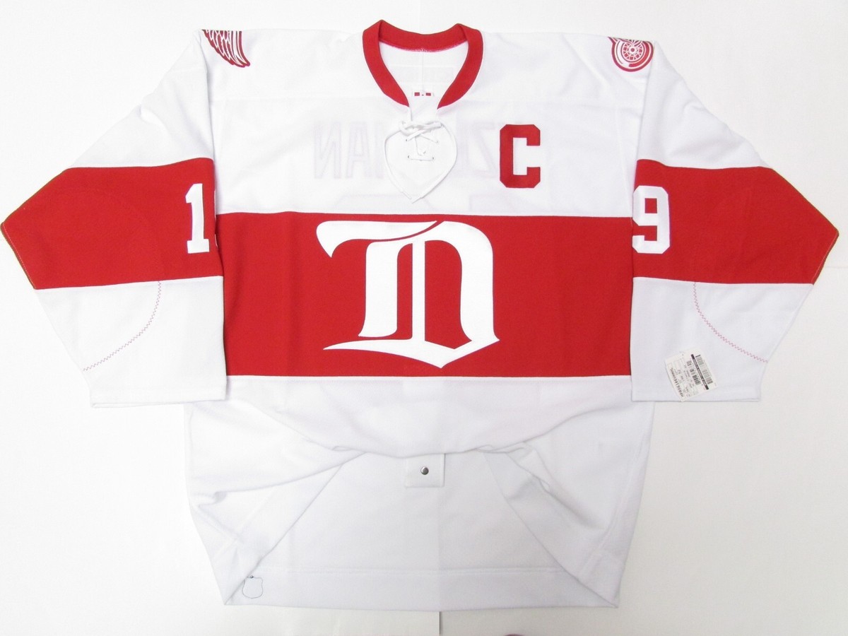 STEVE YZERMAN DETROIT RED WINGS AUTHENTIC VINTAGE CCM 6100 HOCKEY 