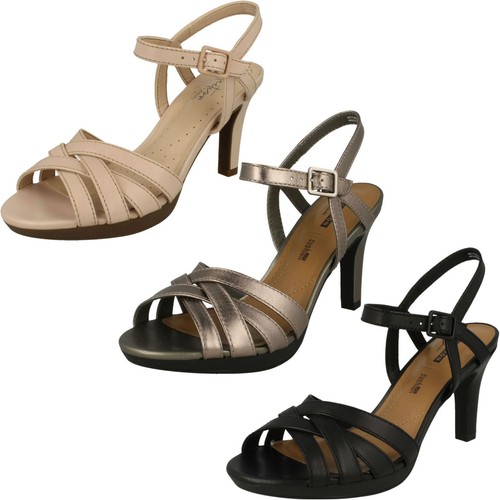 Signore Clarks Sandalo Tipo Chanel Adriel ondulata | eBay