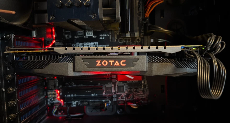 ZOTAC GeForce GTX 1070 Amp Edition 8GB GDDR5X Graphics Card - Image 2 of 4