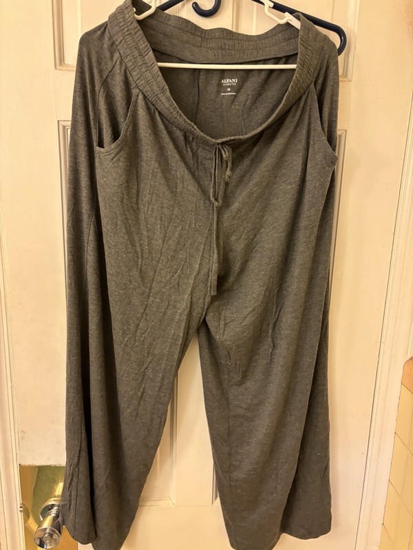 Alfani Women’s Sweat Pants Size Medium