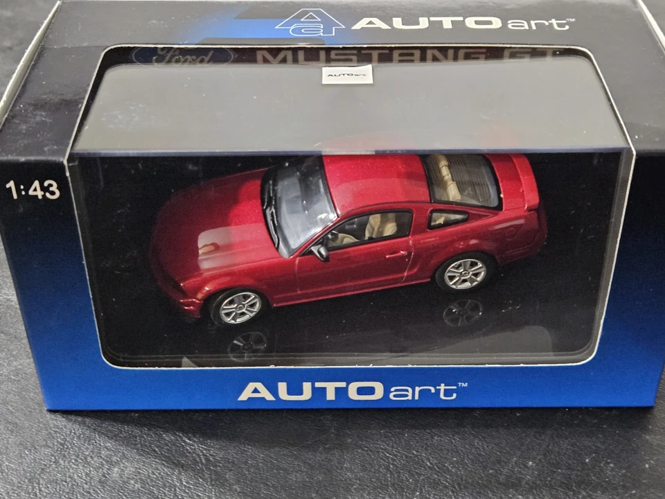 AUTOart 1:43 SCALE 2005 FORD MUSTANG GT COUPE IN RED. AUTO SHOW VERSION. NEW! - Image 2 of 4