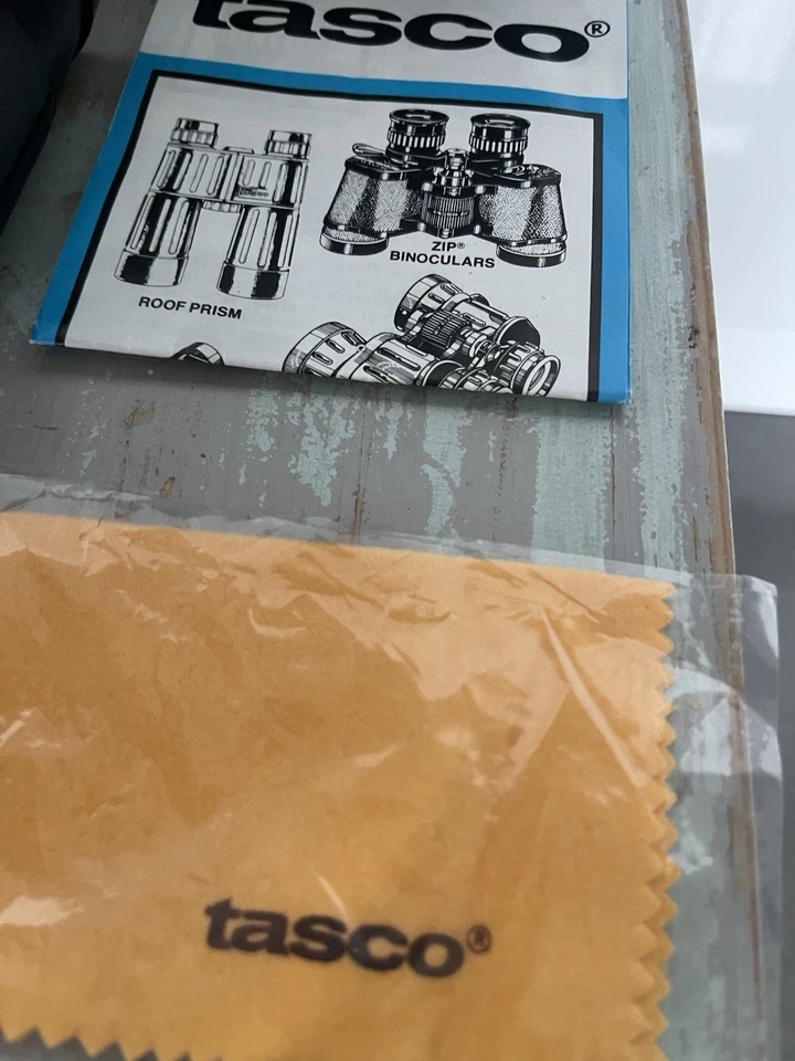 Tasco 3089 Bk  Binoculars 8x 32mm Binoculars With Case Cloth Etc Superb Con - Image 3 of 4