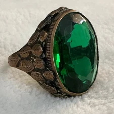 Vintage Green Glass Gold Tone Ring- 5.25