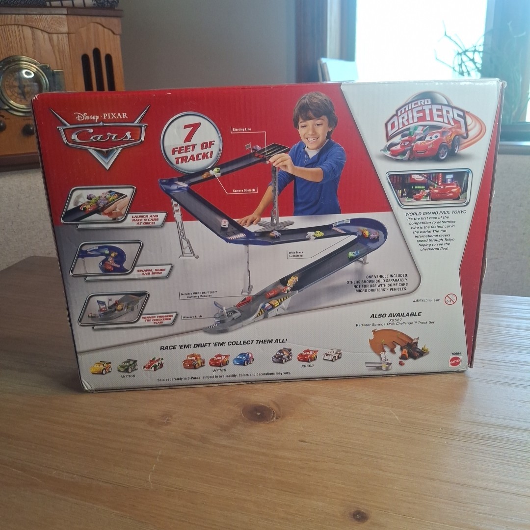 Disney Pixar Cars Micro Drifters Design & Drift Speedway 7 Ft