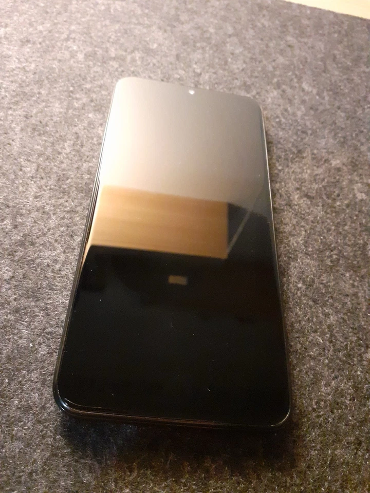 Samsung Galaxy A20e · 32GB, photo 1 of 5