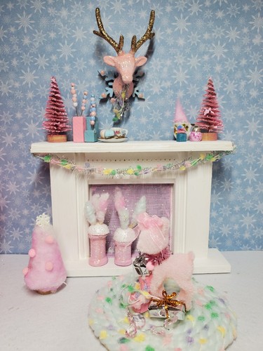 Miniature Dollhouse Cotton Candy Christmas Fireplace Display 1 inch scale - Picture 3 of 6