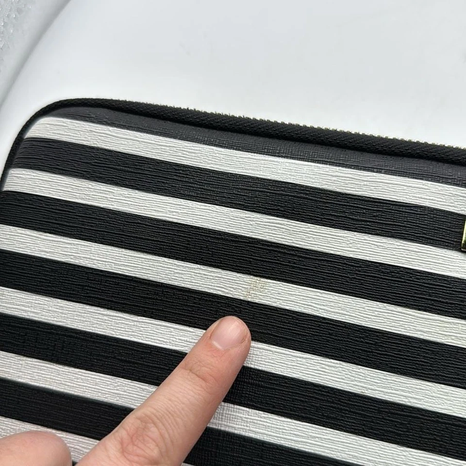 Kate Spade Estuche Acolchado para Laptop Bolso Negro Blanco Rayas Manga con Cremallera Foto 4 de 4