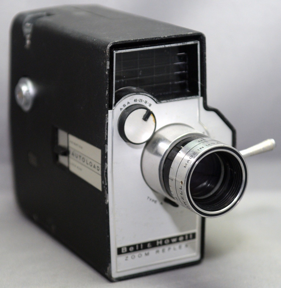 BELL & HOWELL ZOOM Reflex Vintage 8mm Movie Film Camera f/1.8 Lens
