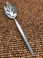Stylecraft Japan Stainless SYF18 Satin Outline Scroll PIERCED SERVING SPOON 8.5"