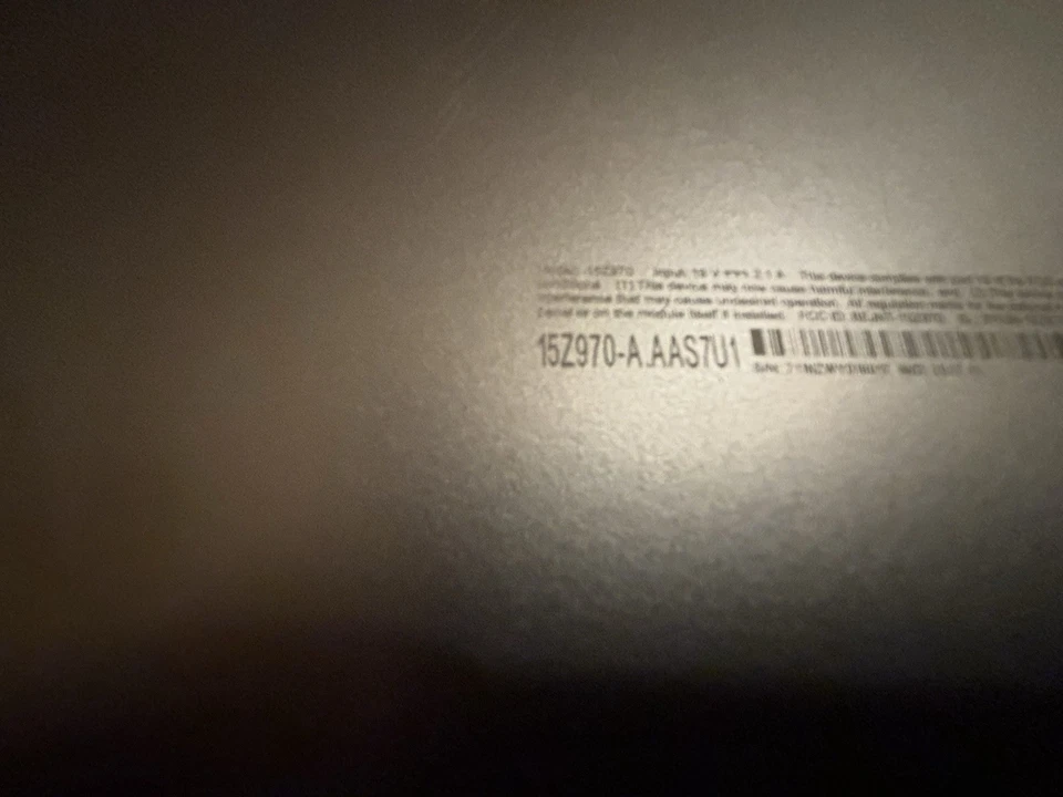 "Laptop 15"" ultraligera LG gram 15Z970 i5 7ª generación, 8 GB de RAM, tal cual, alimentación, LCD defectuosa" Foto 4 de 4