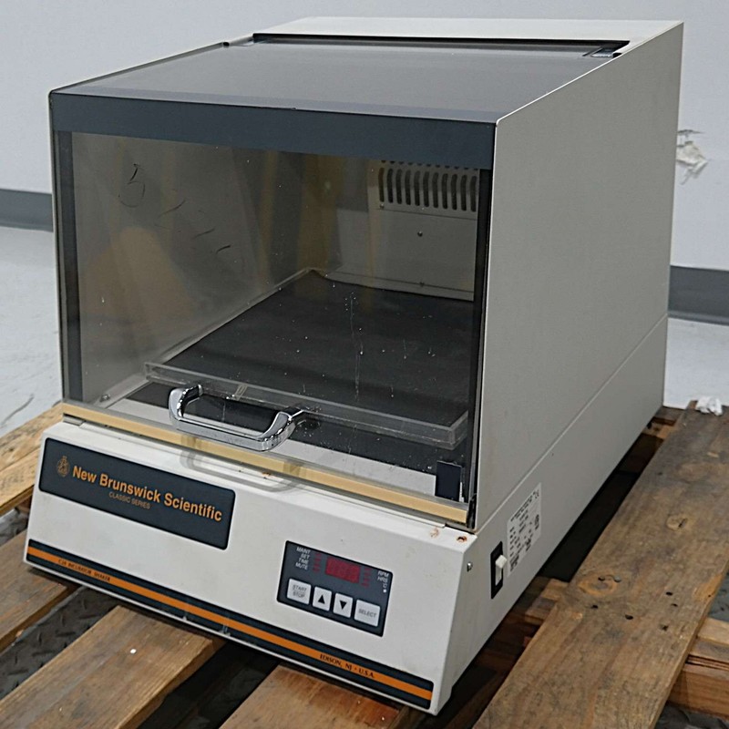 New Brunswick Classic C24 Incubator Shaker Benchtop Orbital Lab Shaker M1247