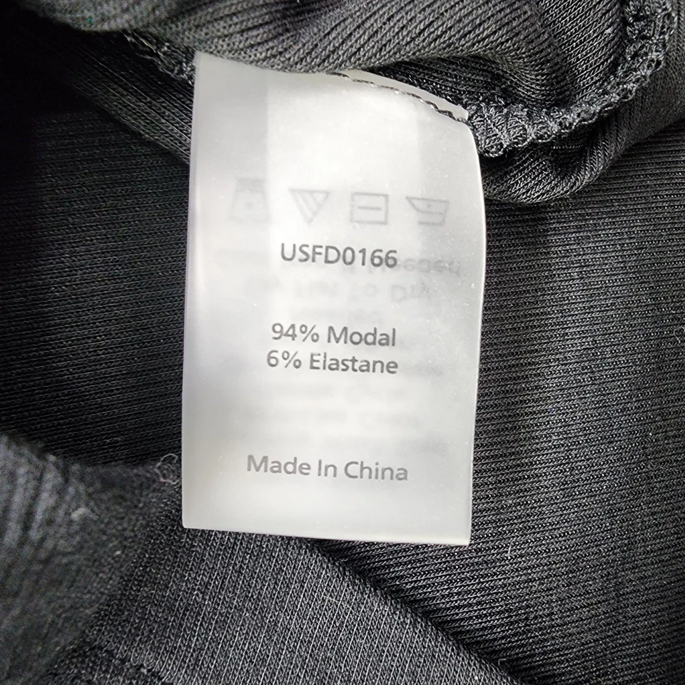 Camiseta Universal Standard Top Mujer M Base Negra Manga Corta Cuello en V Delgada Foto 4 de 4