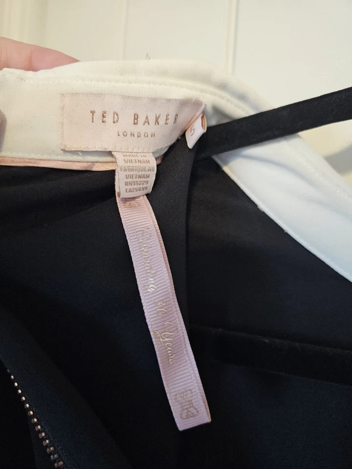 Черное короткое кружевное платье Ted Baker с белым воротником размер 5 (14) бывшее в употреблении - Изображение 3 из 4