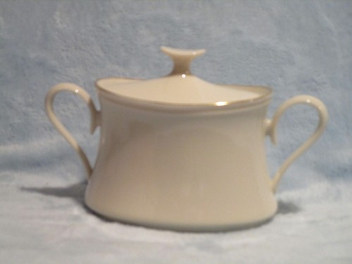 Sugar Bowl & Lid L31 by LENOX - Picture 2 of 5