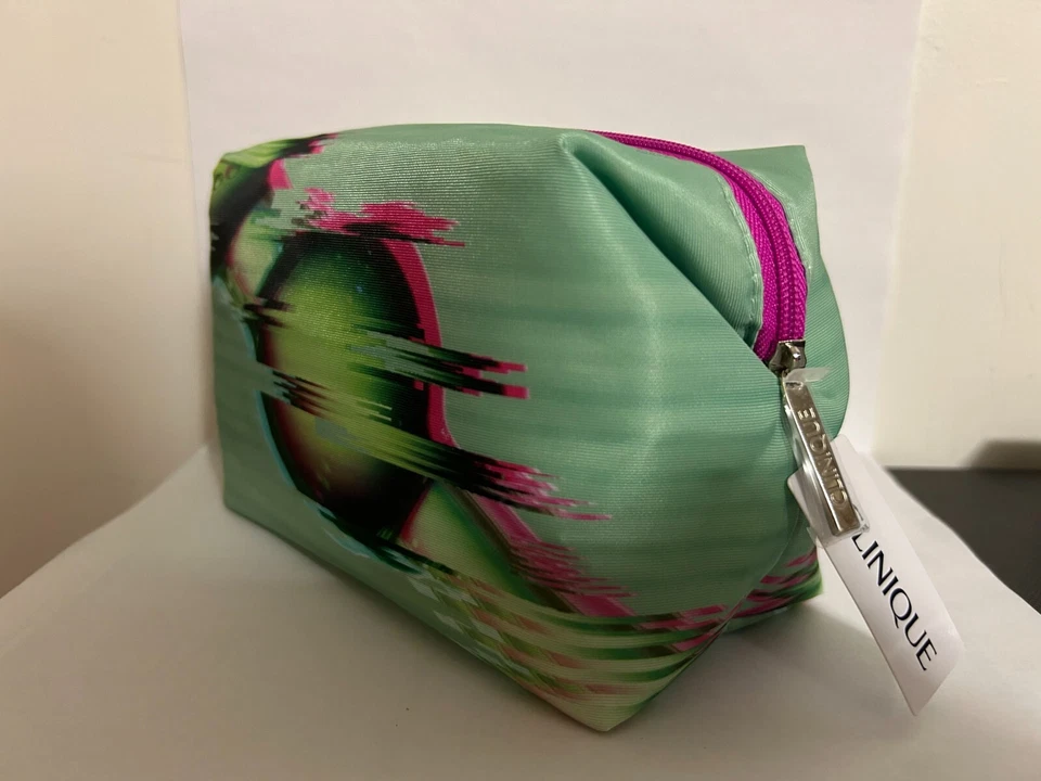 Clinique 8 PCS Travel Size Makeup Deluxe Sample Gift Set Green Bag - Image 3 of 4