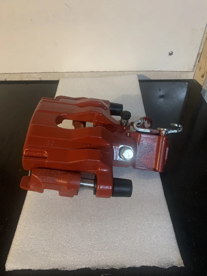 2003-11 Saab 9-3, Cadillac BLS Disc Brake Caliper w Bracket Rear Left Driver Red Foto 3 de 4