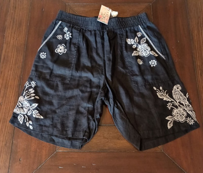 NWT JOHNNY WAS Black Embroidered Abigal Bermuda Shorts SZ M RV $130
