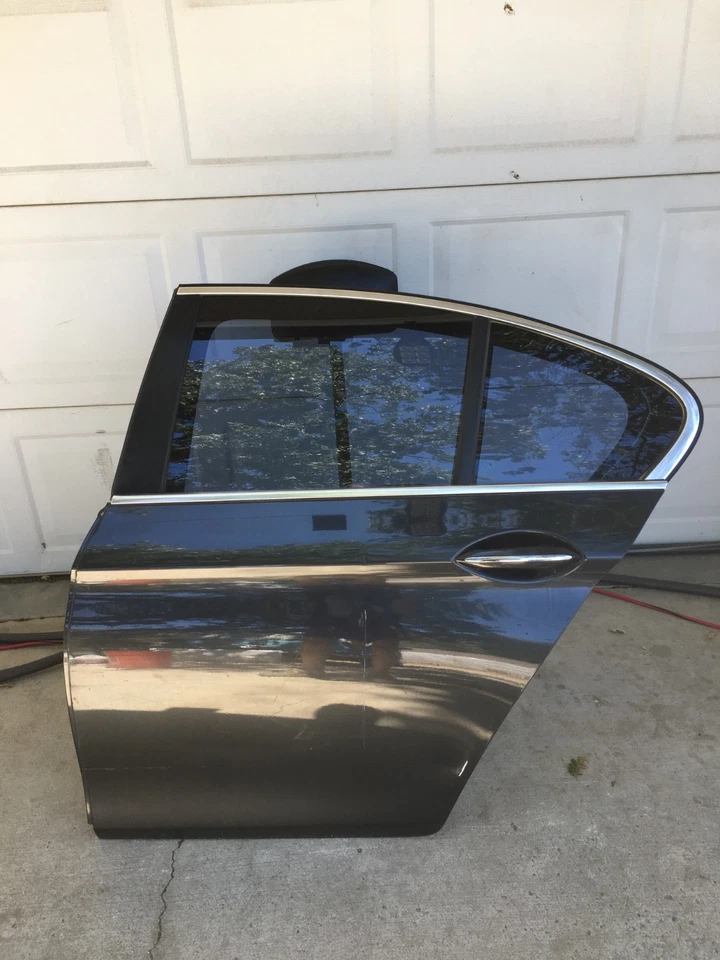 BMW 335i 335xi 2007-2011 sedán carcasa de puerta trasera izquierda del lado del conductor OEM Foto 2 de 4