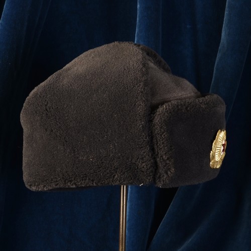 Chapka DDR insigne Russe "Guerre Froide"  Dead Stock Taille 56 - Imagen 2 de 7