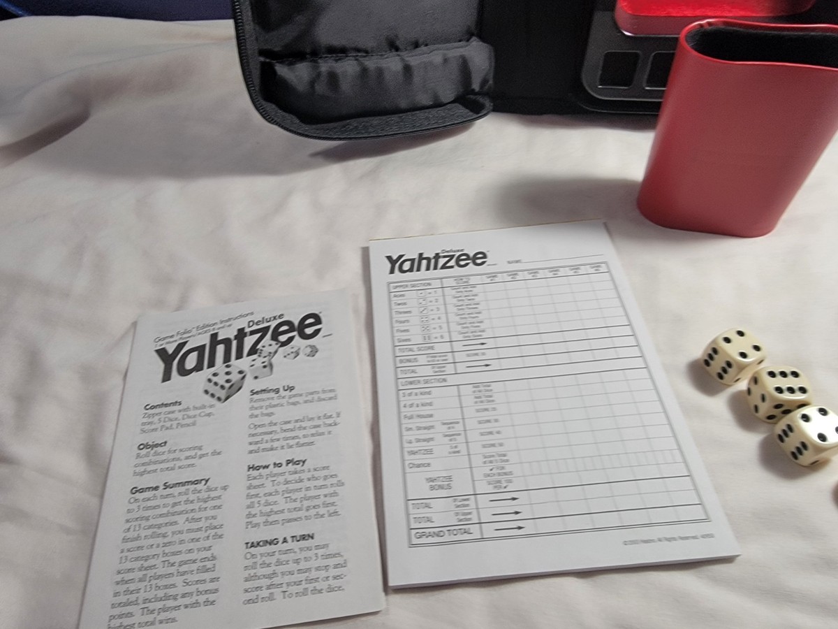 Hasbro Yahtzee Deluxe Travel Edition 2003 Game Folio w/ Black