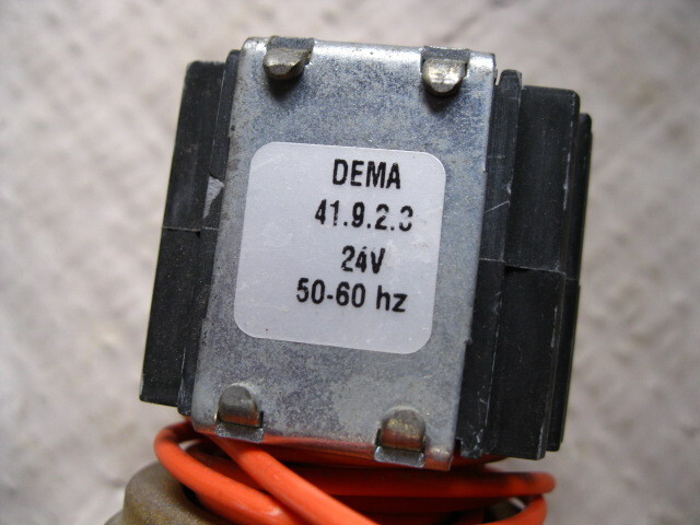 Dema Solenoid Valve   18PHPR 24v used working 1" NPT