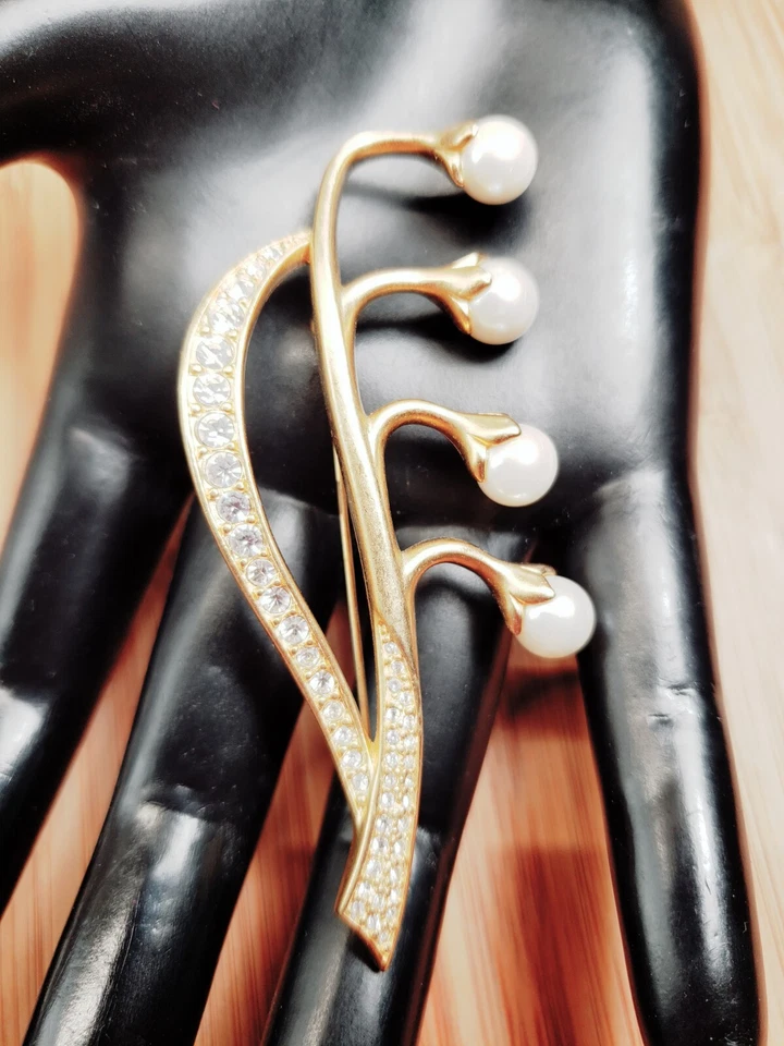 Broche Flor Cristal y Perla Lirio del Valle Firmado Swarovski Cisne Foto 3 de 4