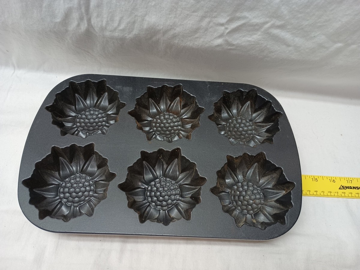 Nordic Ware SUNFLOWER MUFFIN CAKELET Pan~6 Cups Non-Stick Cast Aluminum