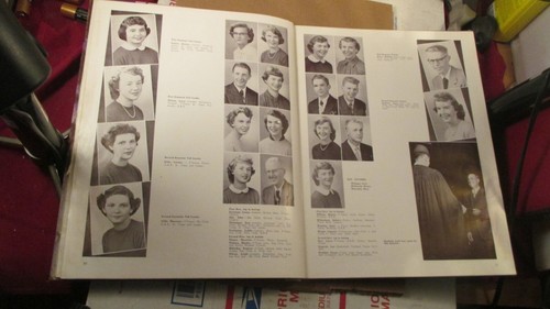 1953 BEAVERTON HIGH SCHOOL YEARBOOK BEAVERTON, OREGON THE BEAVER - Foto 7 di 9