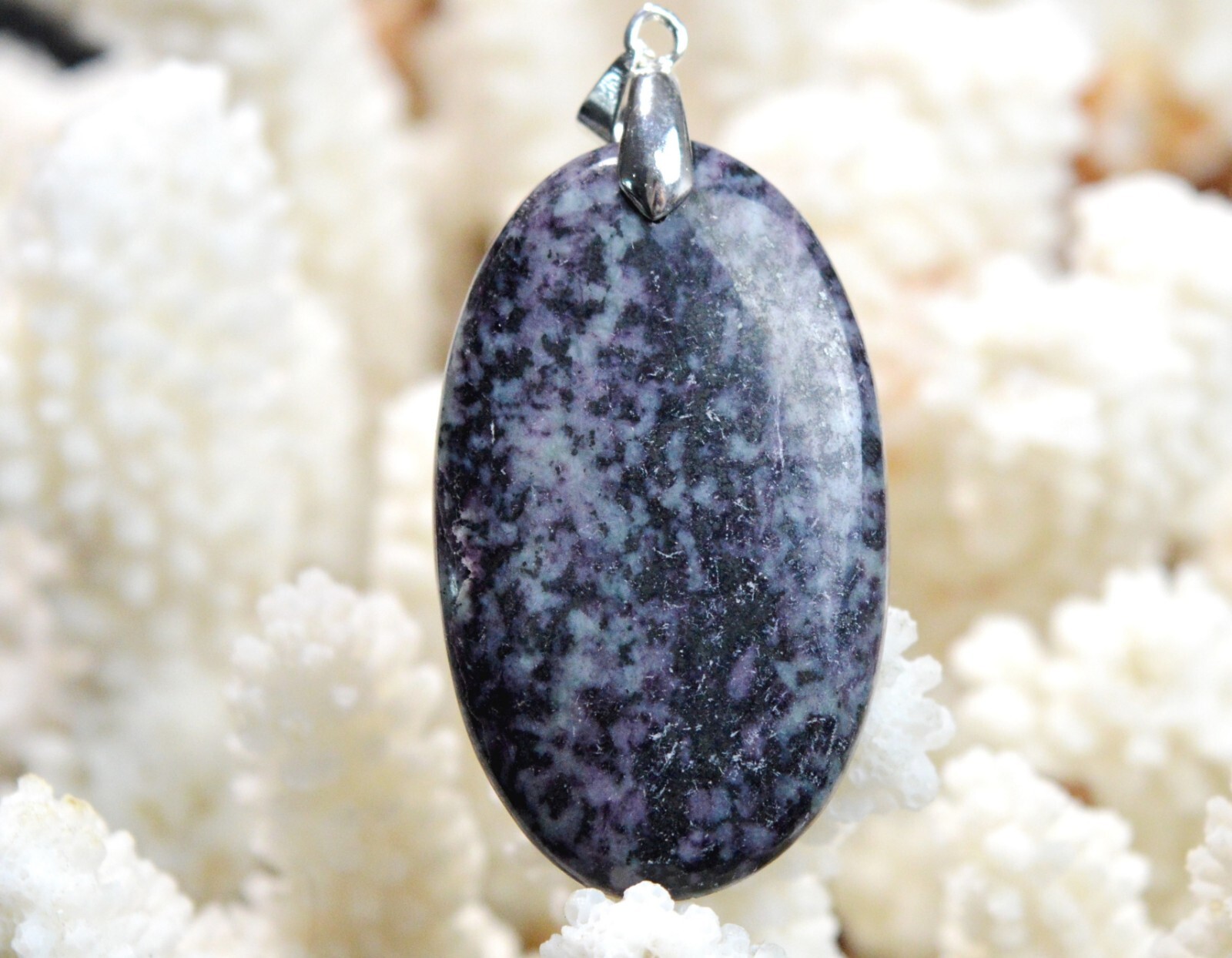Kämmerérite 66 carats pendentif cabochon pierre naturelle Inde lithothérapie pour collier unique DT65